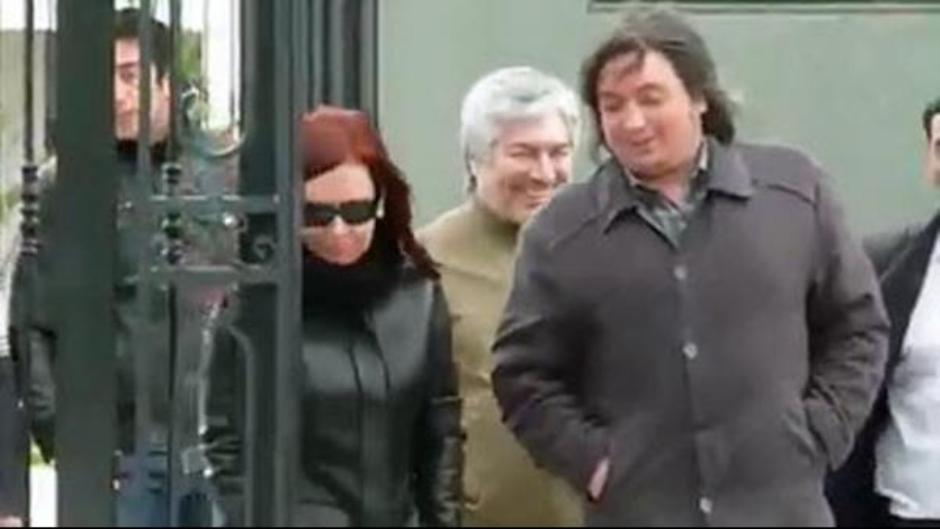 Vecinos del Country Aires del Pilar rechazaron el ingreso de Lázaro Báez a piedrazos