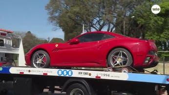 El momento en que la mujer del condenado sindicalista Marcelo Balcedo recupera la Ferrari y otros autos de lujo de la Justicia uruguaya