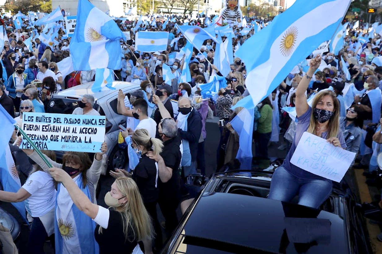 Banderazo del 12-O: Impactante protesta contra el Gobierno nacional en distintos puntos del país