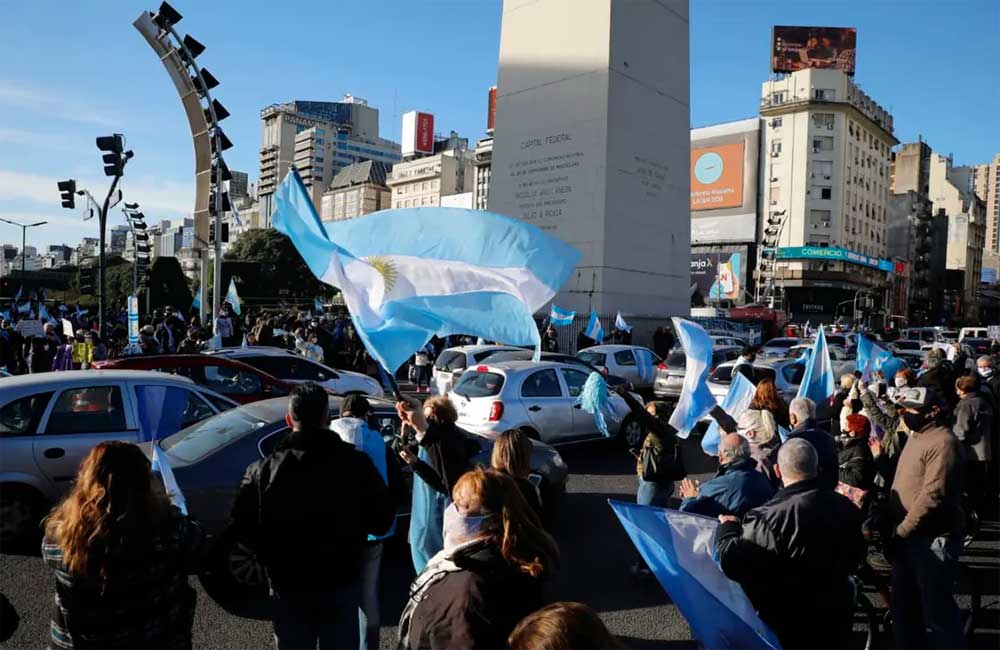 Aviso: no soy gente, pueblo ni argentino