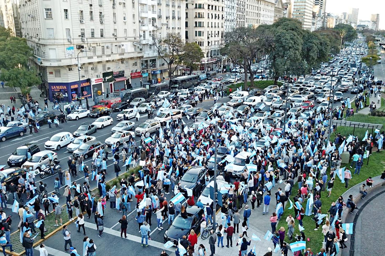 “Mezquina” y “opositora”, las reacciones en el Gabinete el día después del banderazo nacional