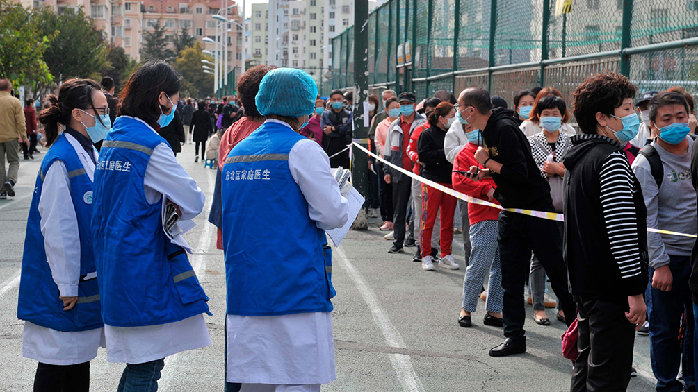 China testea a millones de personas por reaparición del coronavirus en tres ciudades