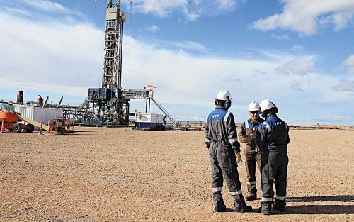 Cae la producción de petróleo y vaticinan problemas con el suministro de energía