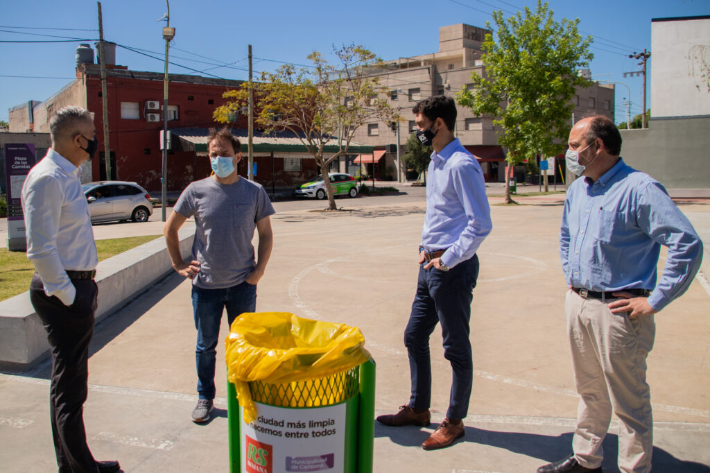 Campana: En los espacios públicos instalaron cestos de residuos en diferentes zonas de la ciudad