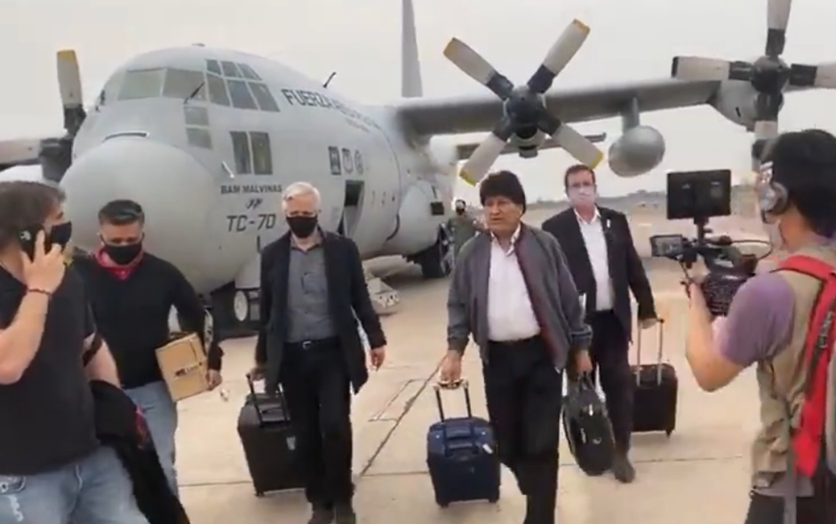 Huber del aire y cena sin protocolo Covid: Argentina regalo el viaje de regreso a Evo Morales