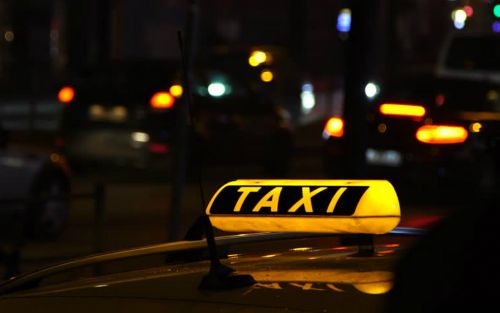 Susto en el taxi: asegura que el conductor hablaba “en clave” sobre pizzas y denunció secuestro