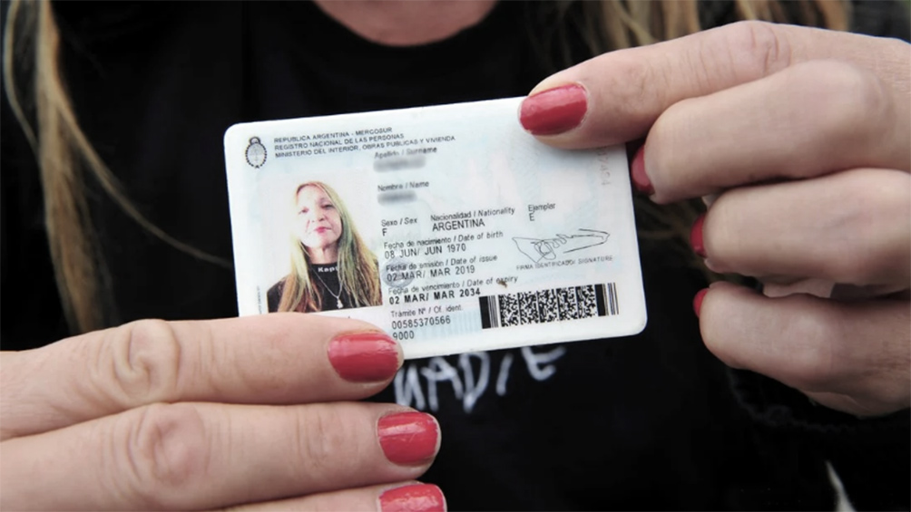 Abrió perfiles falsos en Internet, cuentas bancarias y alquiló departamentos con identidades robadas